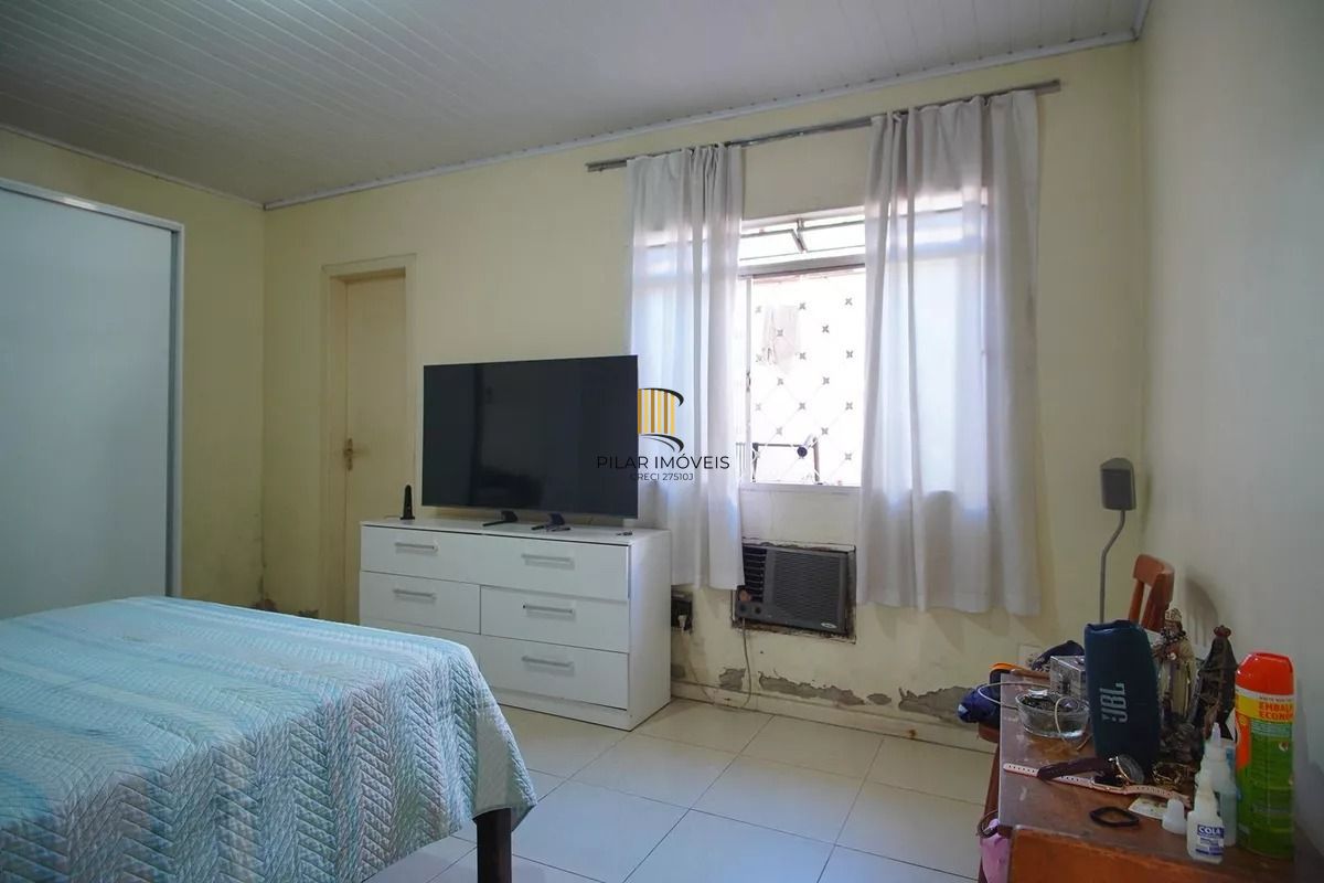 Casa Térrea com 5 dormitórios, Amplo Terreno de 300m² - Bairro Santa Rosa