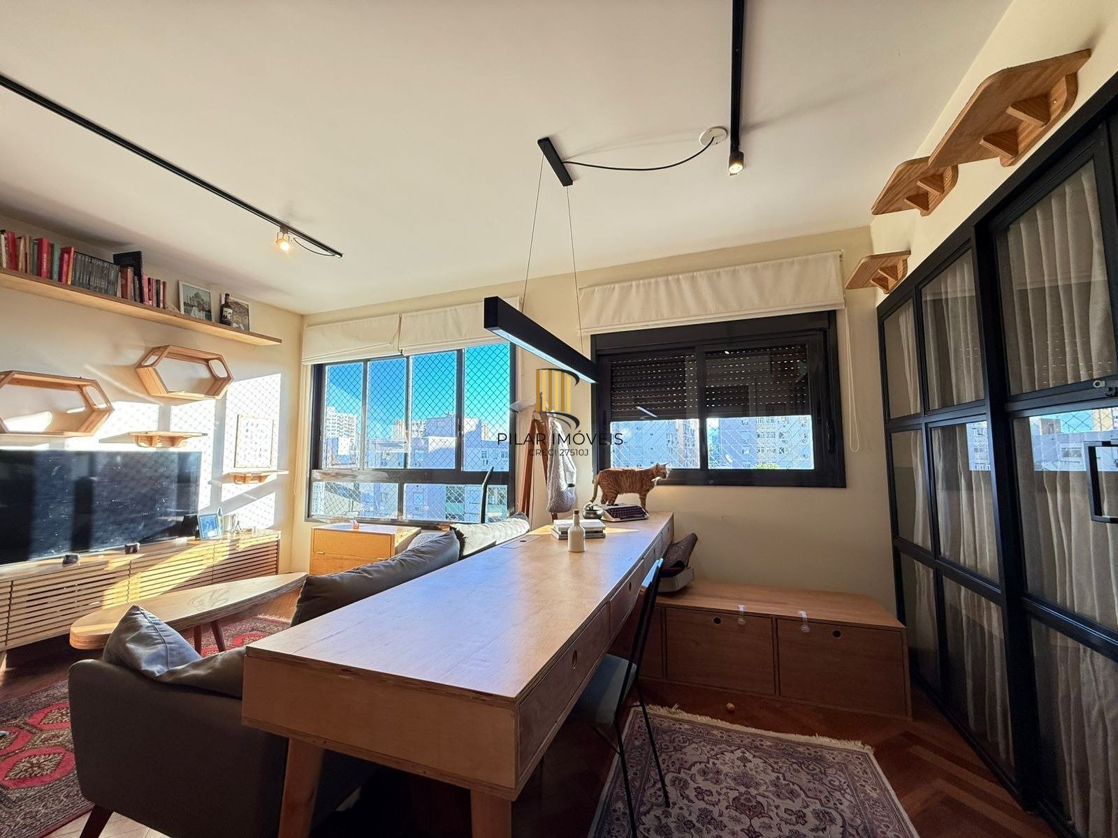 Apartamento com 2 dormitórios, suíte e churrasqueira.