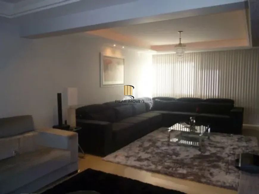 Casa térrea com 3 dormitórios, suíte e 3 vagas.