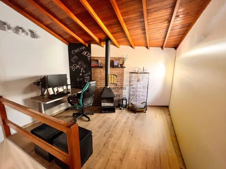 Casa Reformada em Condomínio com Suíte e Espaço Versátil Avenida Ecoville