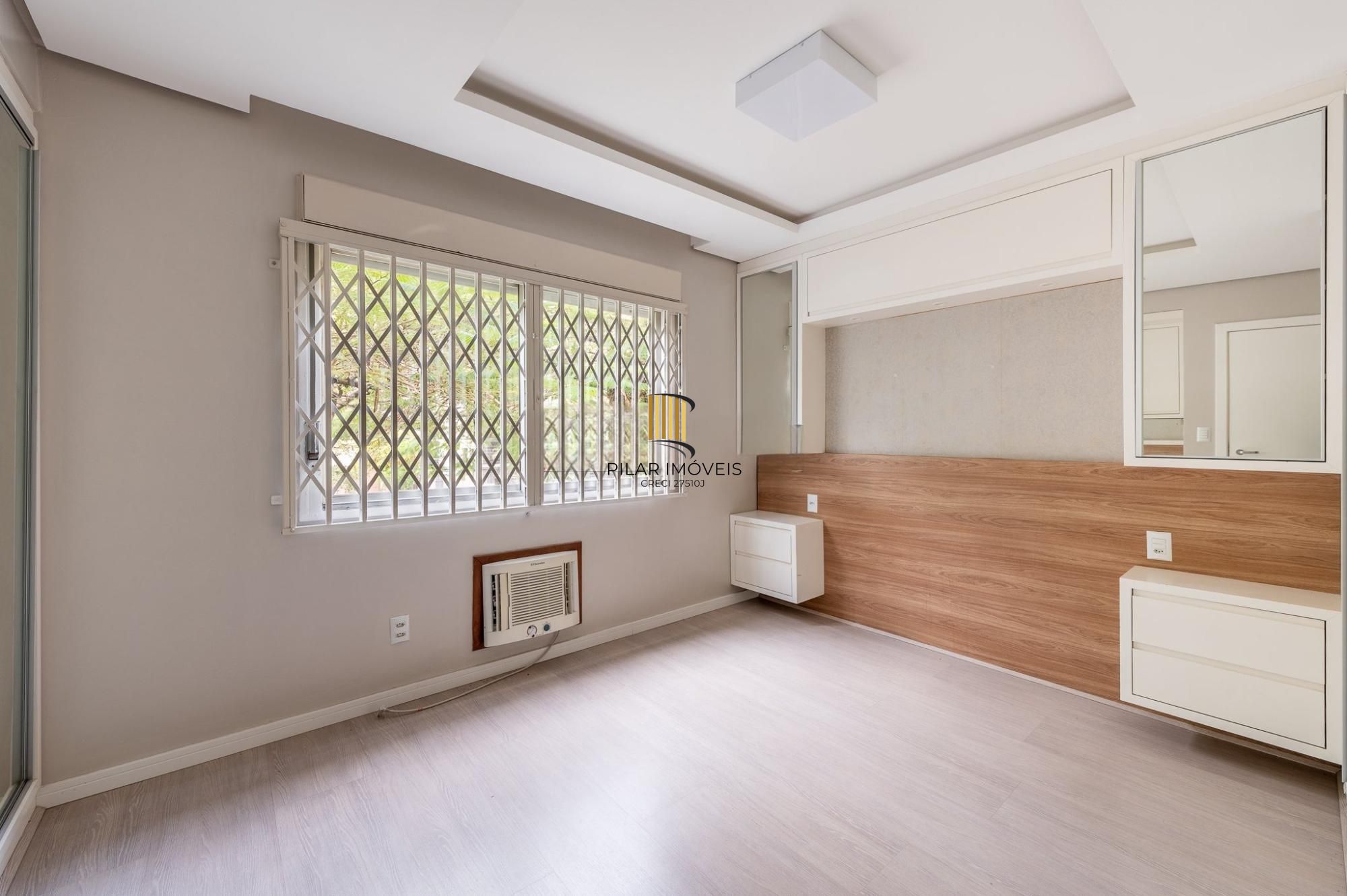 Apartamento 3 dormitórios, suíte, amplo living e vaga coberta.