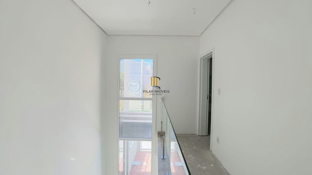 Casa térrea com 3 suítes, lavabo e 2 vagas.