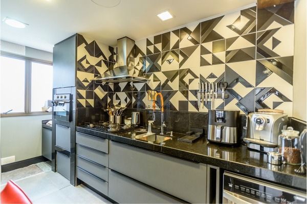 Apartamento reformado 3 dormitórios com vista aberta no Mont Serrat