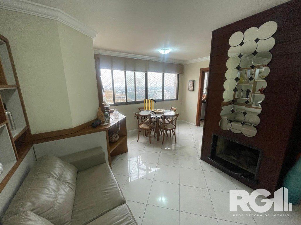 Apartamento com 3 dormitórios, 1 suíte, lavabo, 2 vagas cobertas, semimobiliado, churrasqueira e lareira.