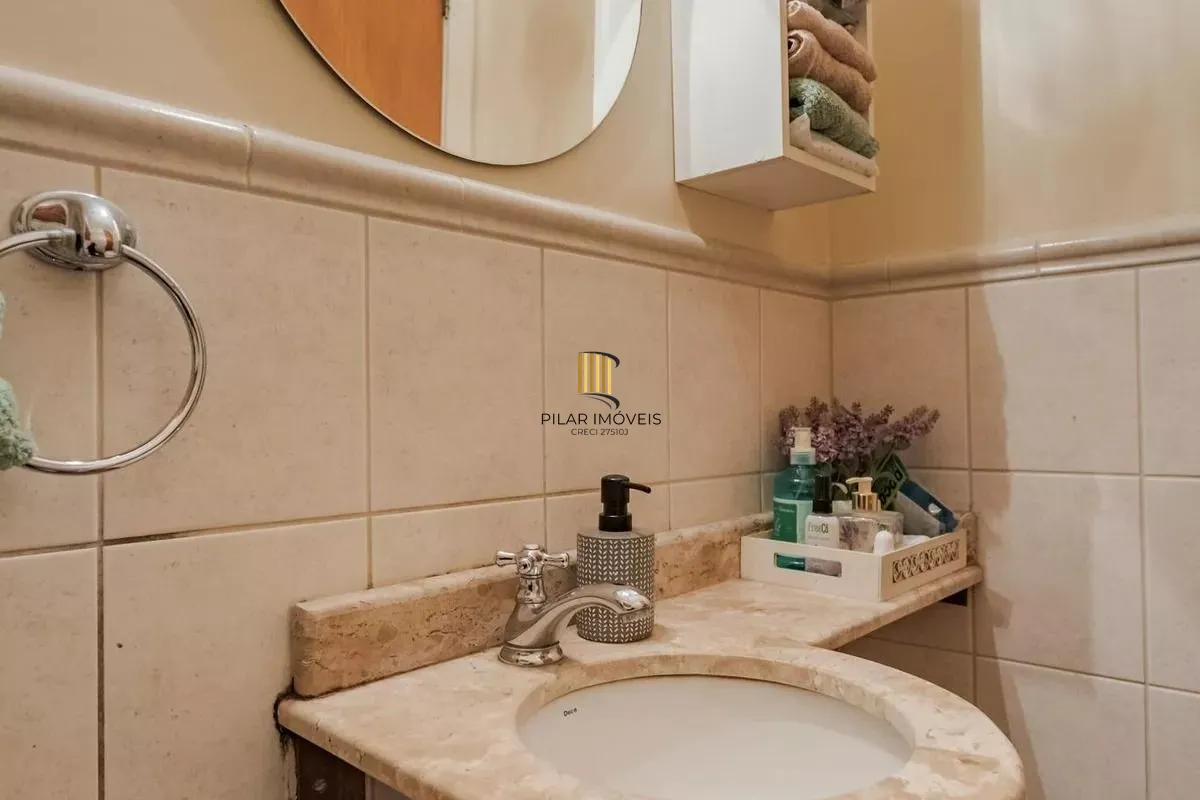 Casa em condomínio com 3 dormitórios, suíte e 2 vagas