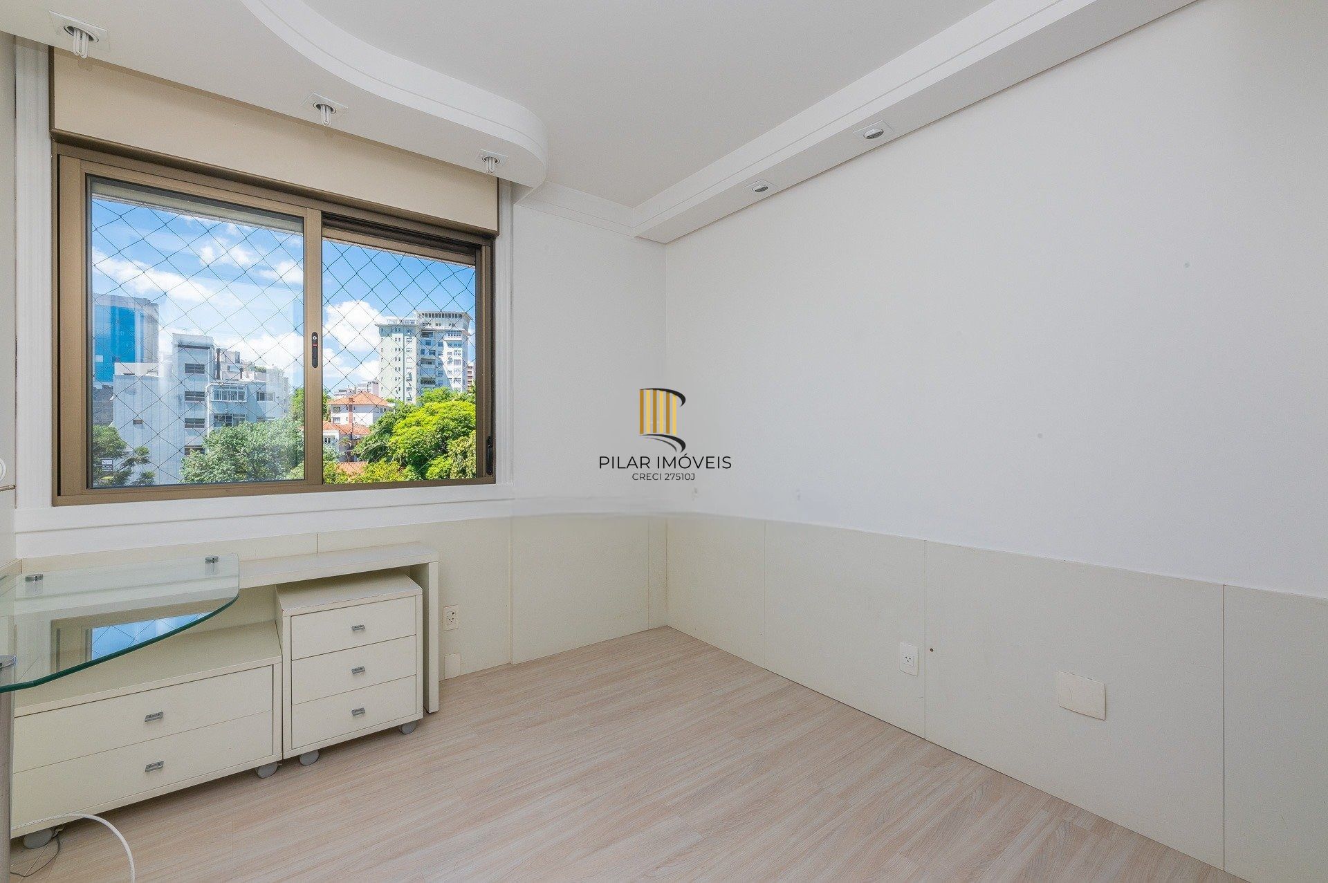 Com 169m² privativos, 03 suítes, 2 vagas na Rua Marques o Pombal- Moinhos de Vento