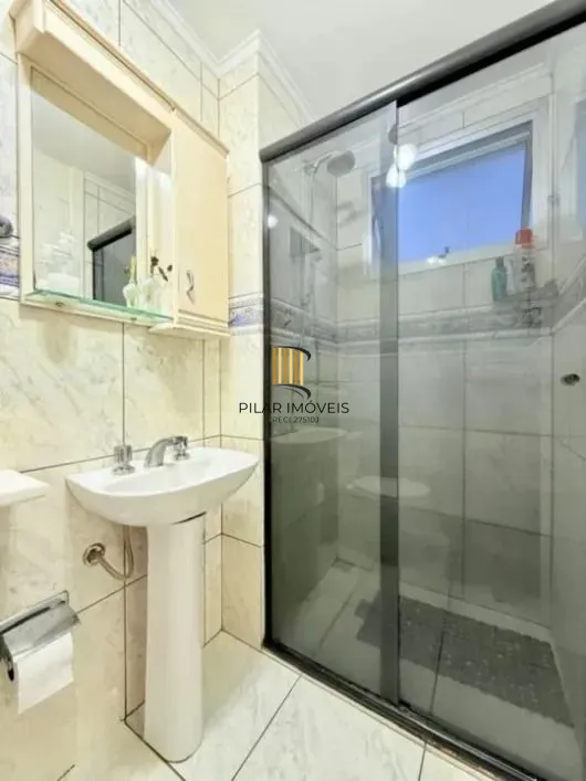 Apartamento com 3 dormitórios, sacada e churrasqueira.