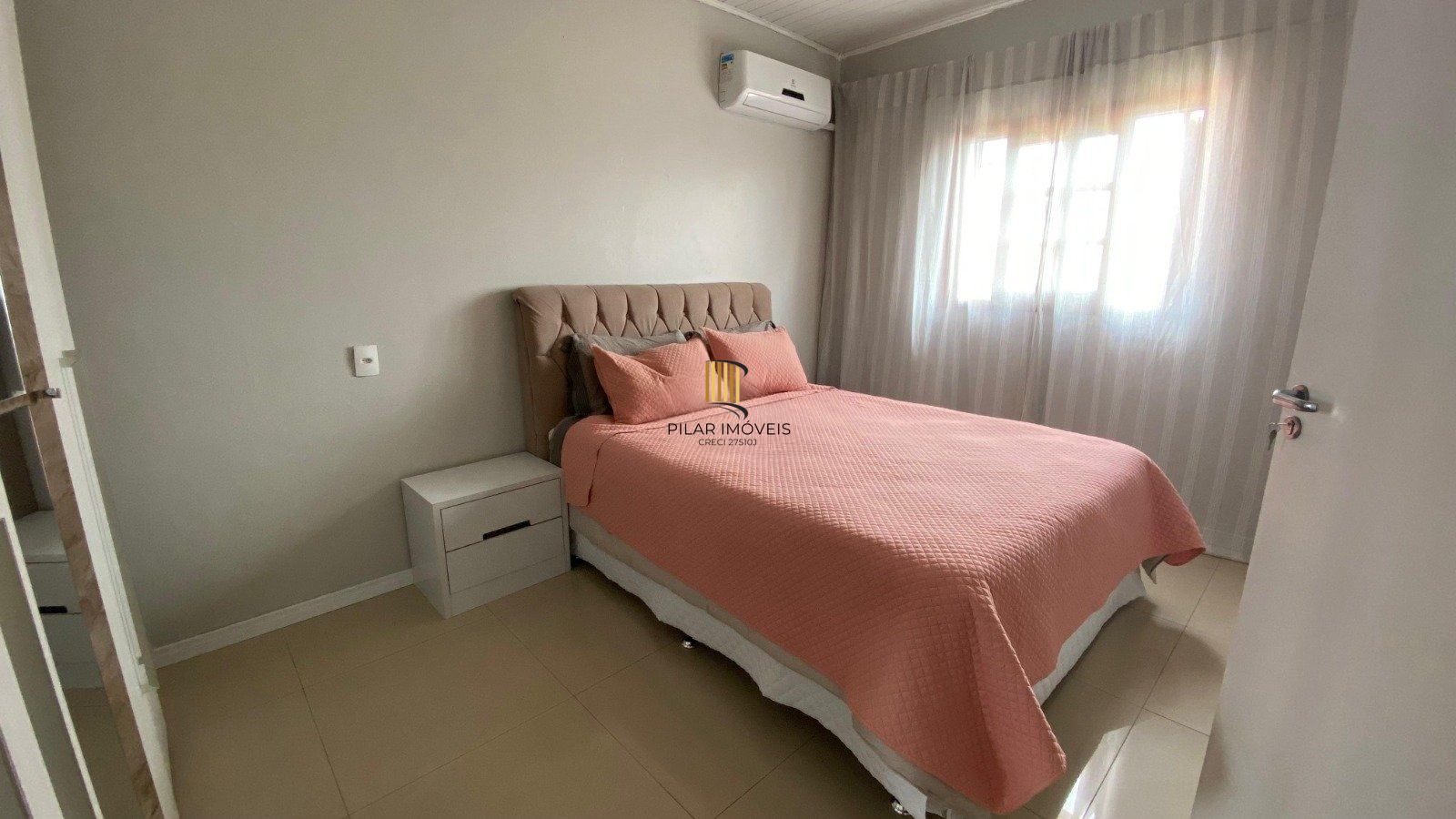 Casa térrea com 2 dormitórios, totalmente reformada.