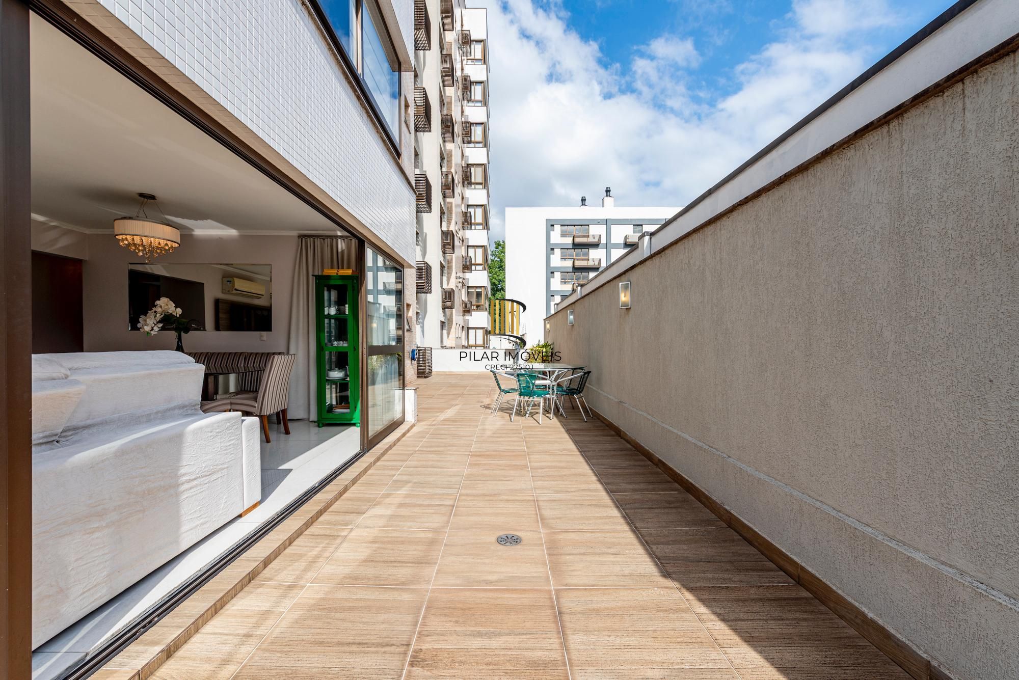 Apartamento garden com 2 suítes, pátio amplo e 2 vagas em localização valorizada