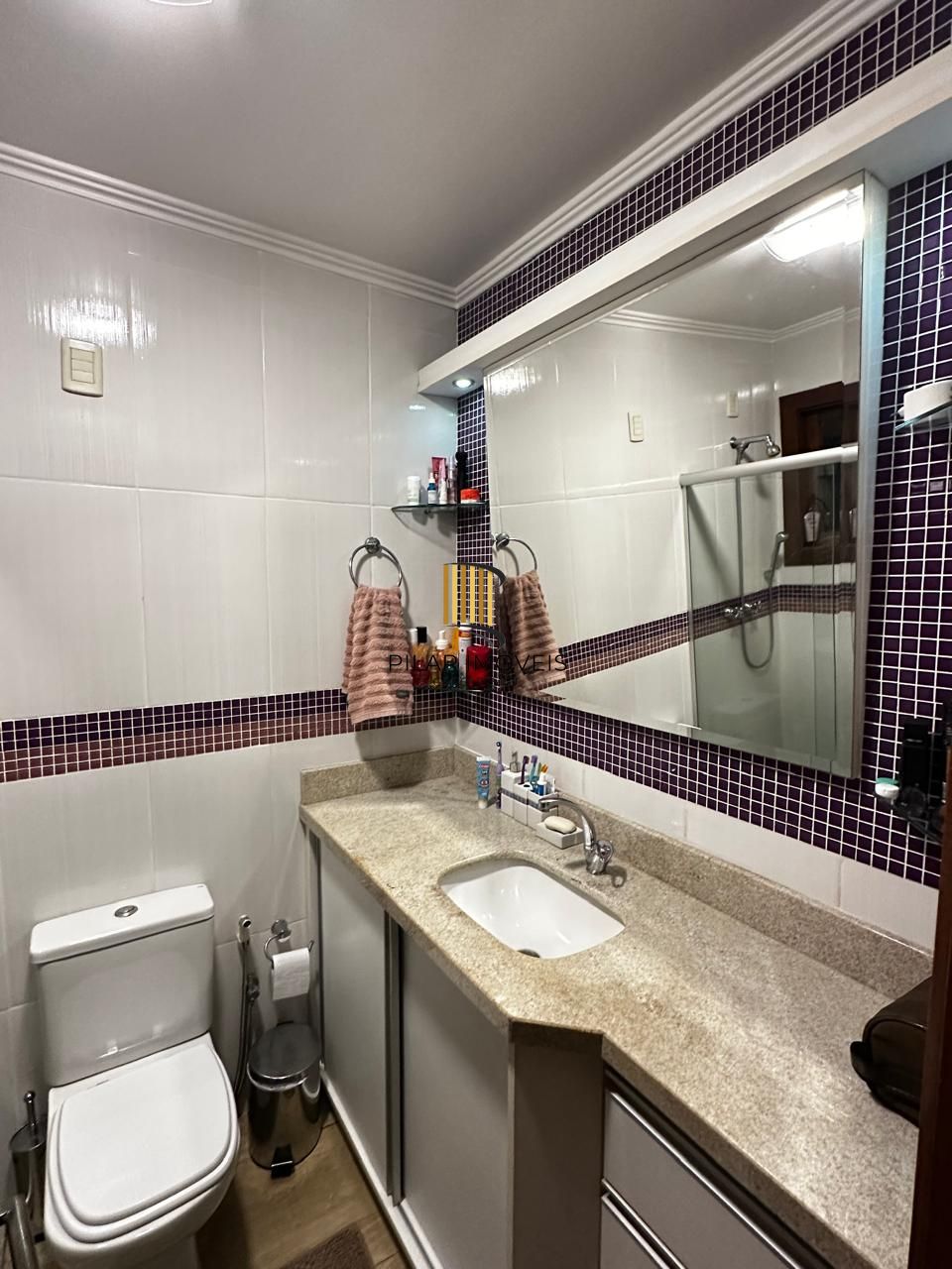 Apartamento 2 Dormitórios com Sacada e Vaga Coberta