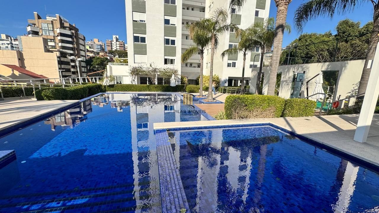 Amplo apartamento com 3 suítes, lavabo, lareira e 2 vagas individuais.