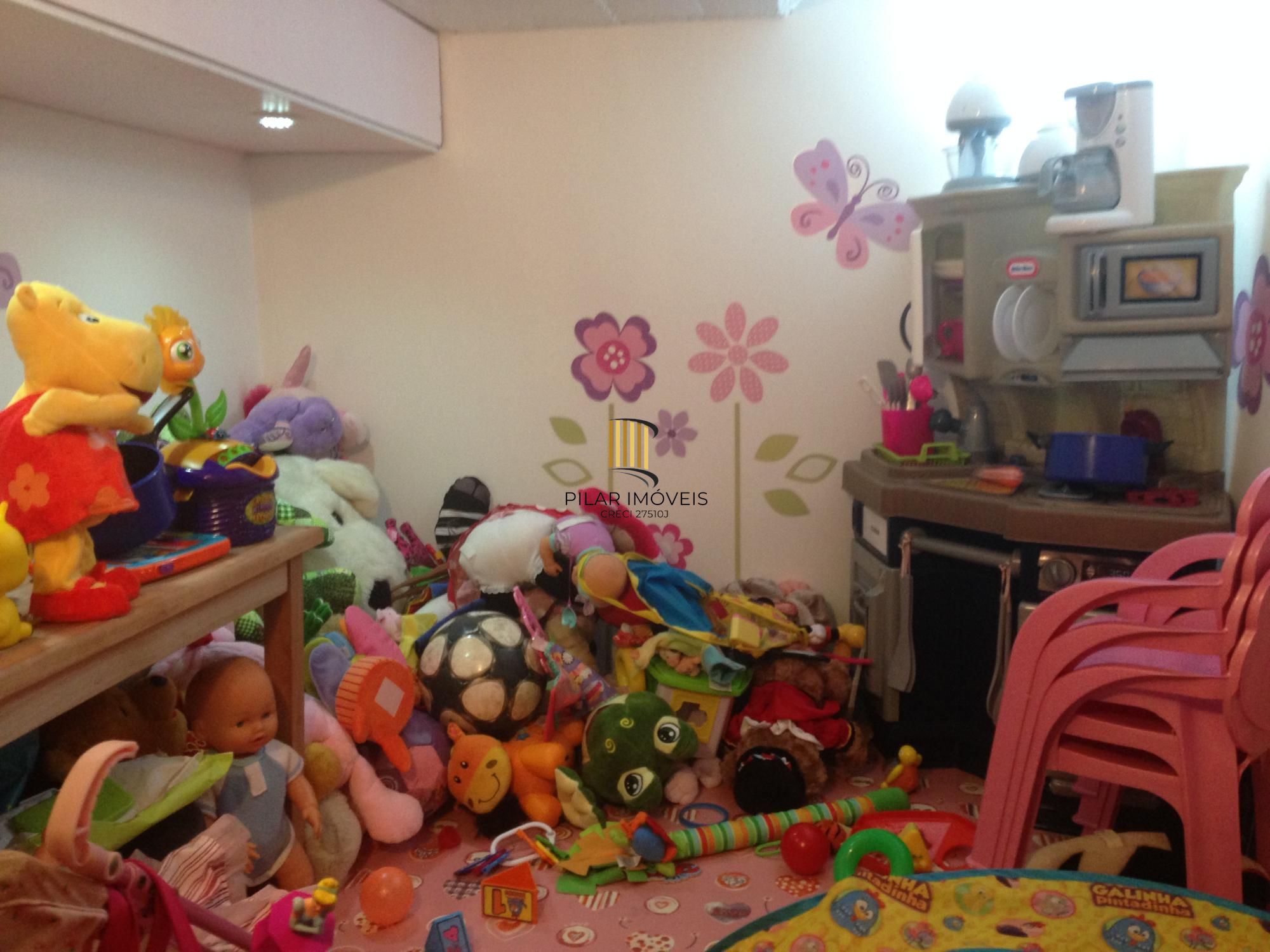 Casa de Condomínio 6 dormitórios no bairro Três Figueiras