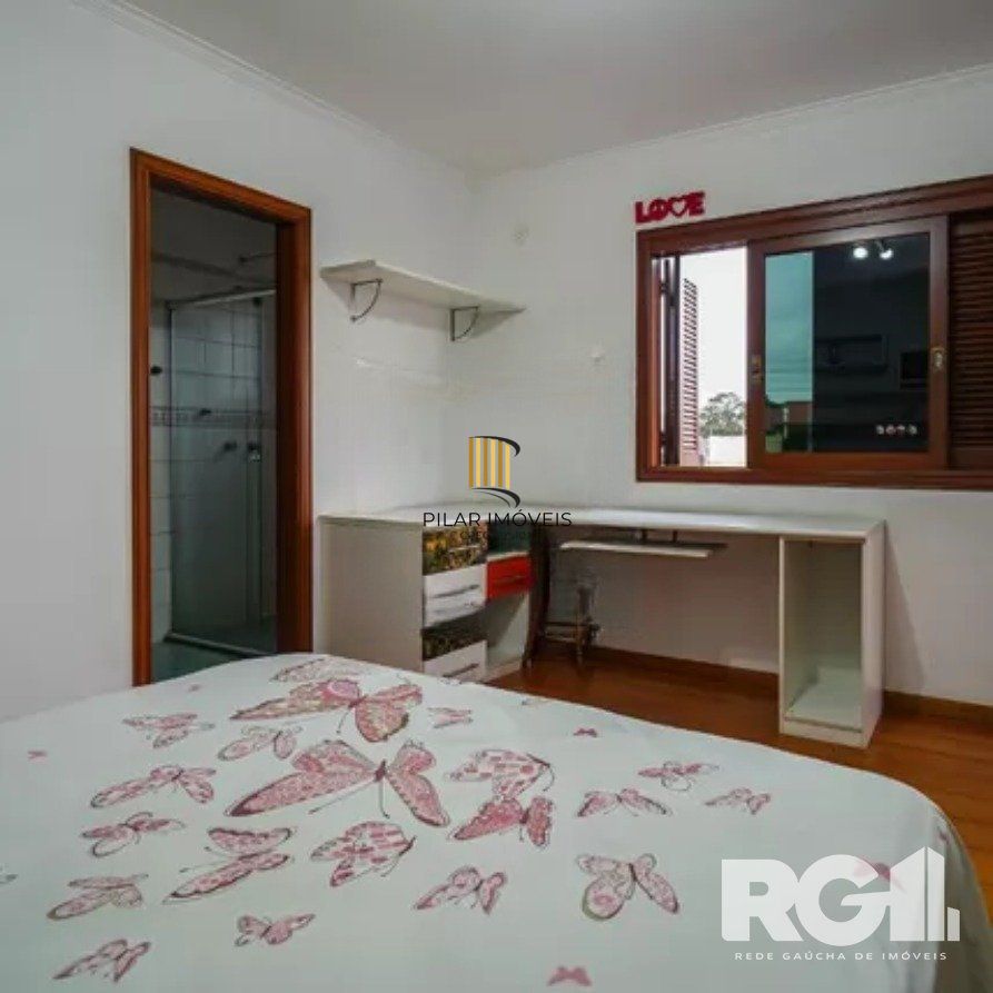 Casa 4 dormitórios no bairro Parque Santa Fé