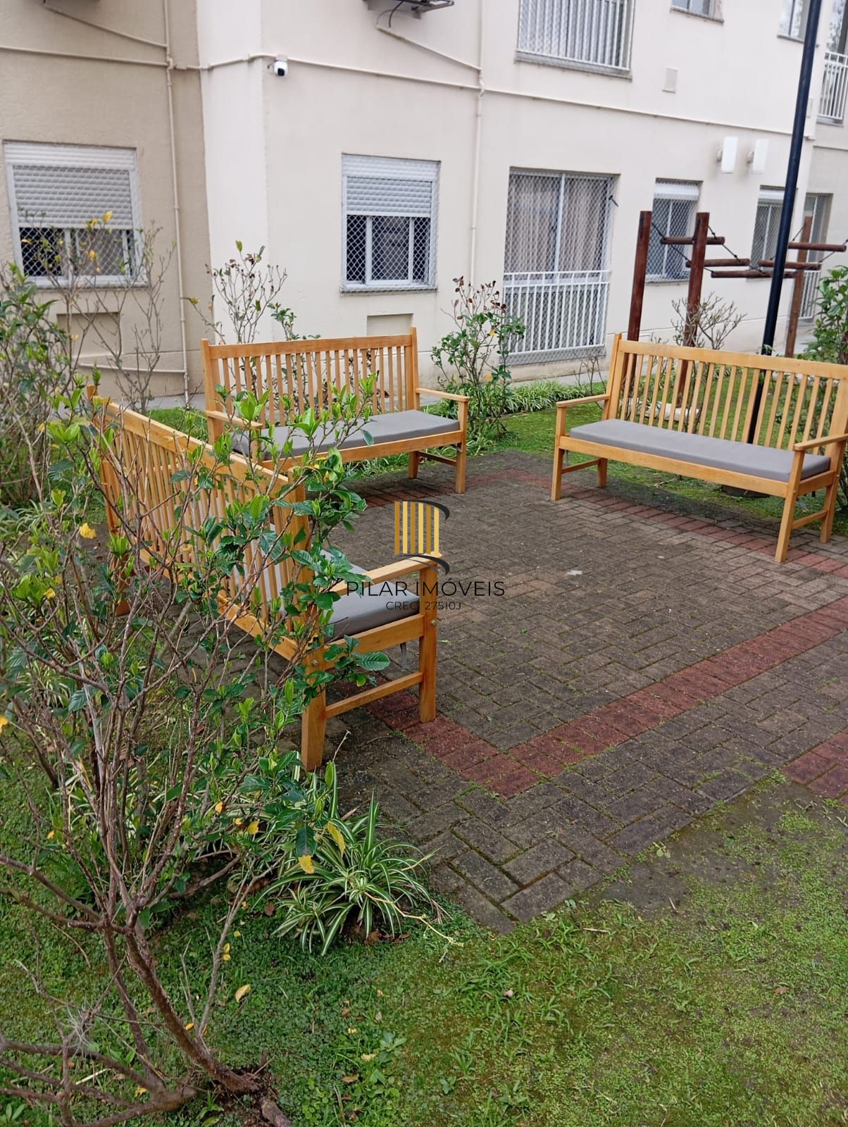 Lindo apartamento 2 dorm, 1 vaga semi mobiliado, vista livre na Ary Tarrago