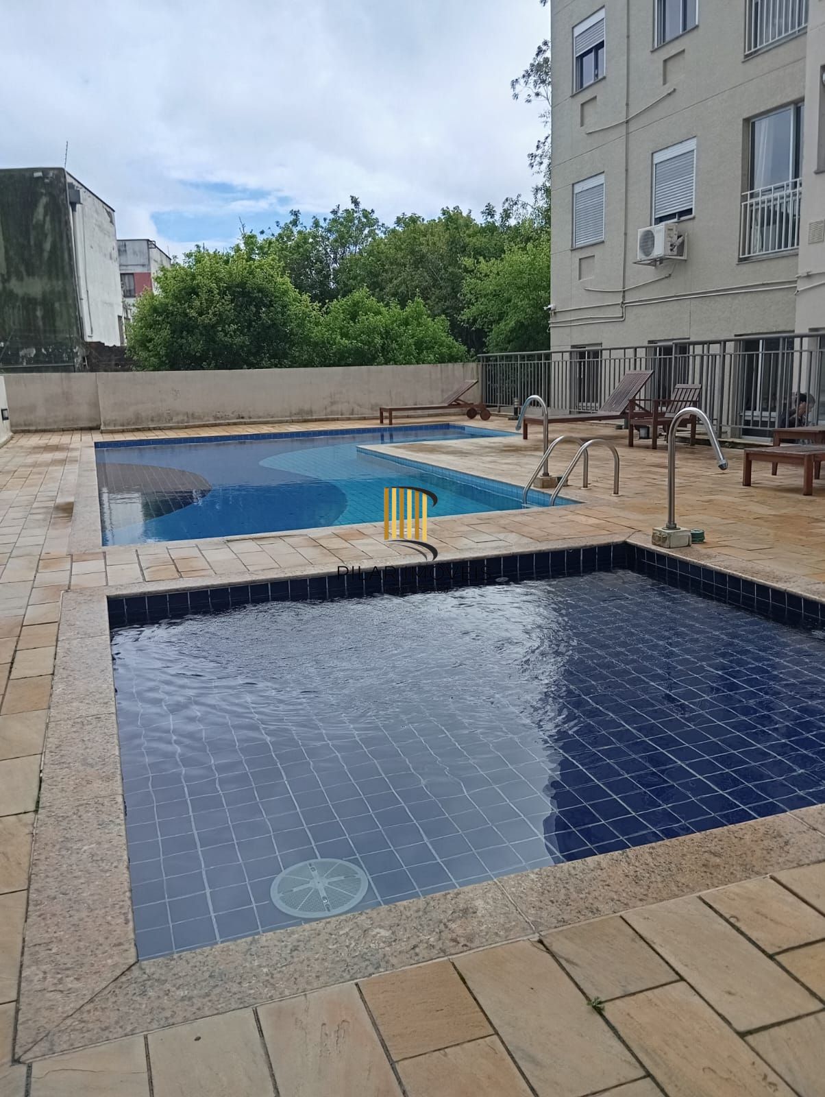 Lindo apartamento 2 dorm, 1 vaga semi mobiliado, vista livre na Ary Tarrago