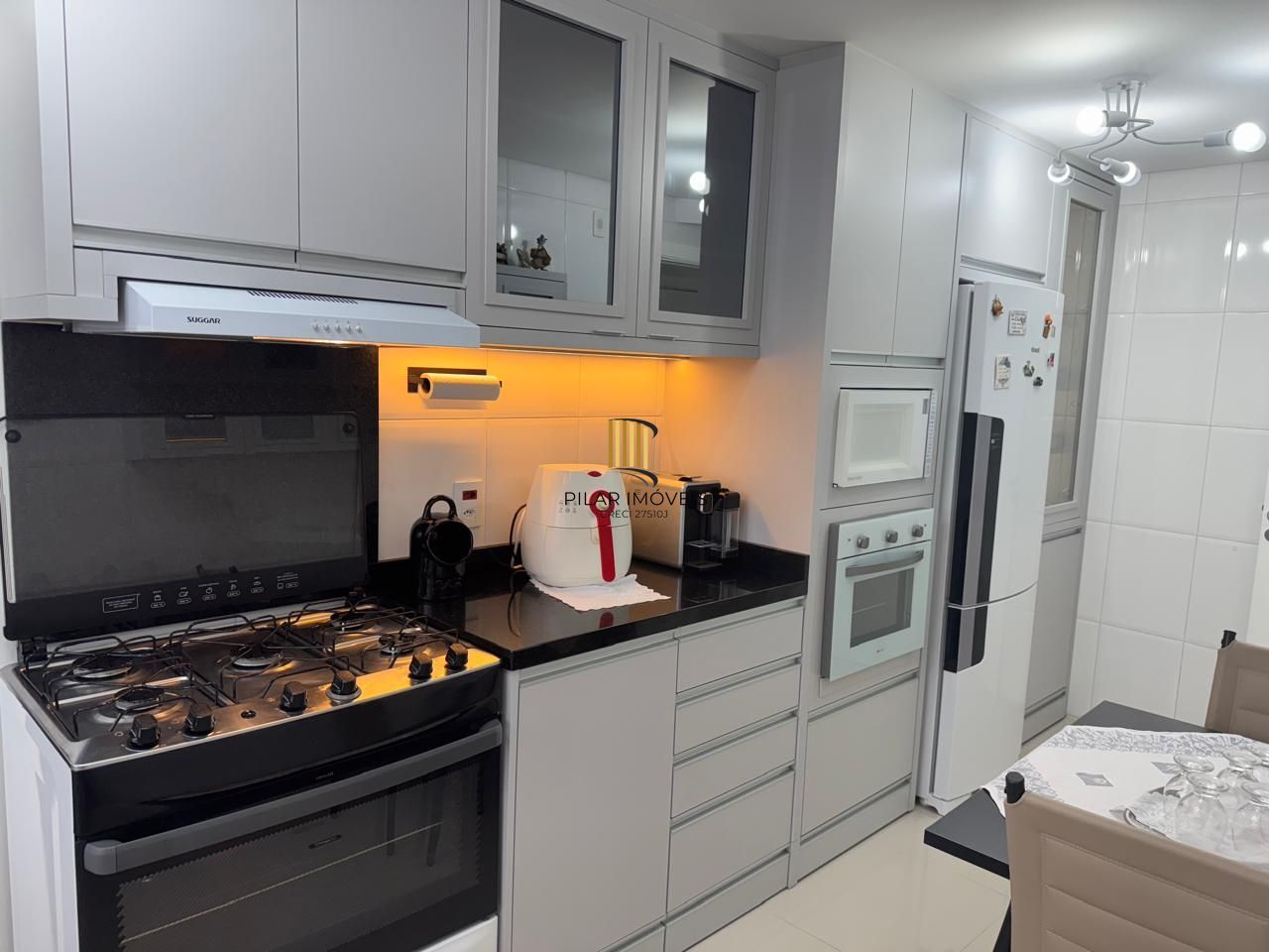 Semi-mobiliado, 3 dormitórios, 2 vagas lado a lado - Jardim Planalto