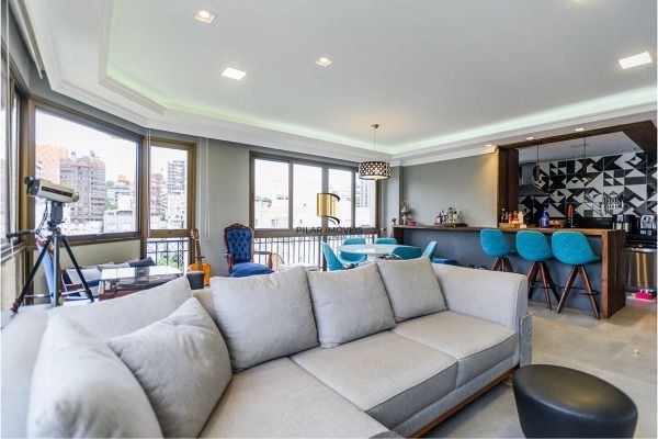 Apartamento reformado 3 dormitórios com vista aberta no Mont Serrat