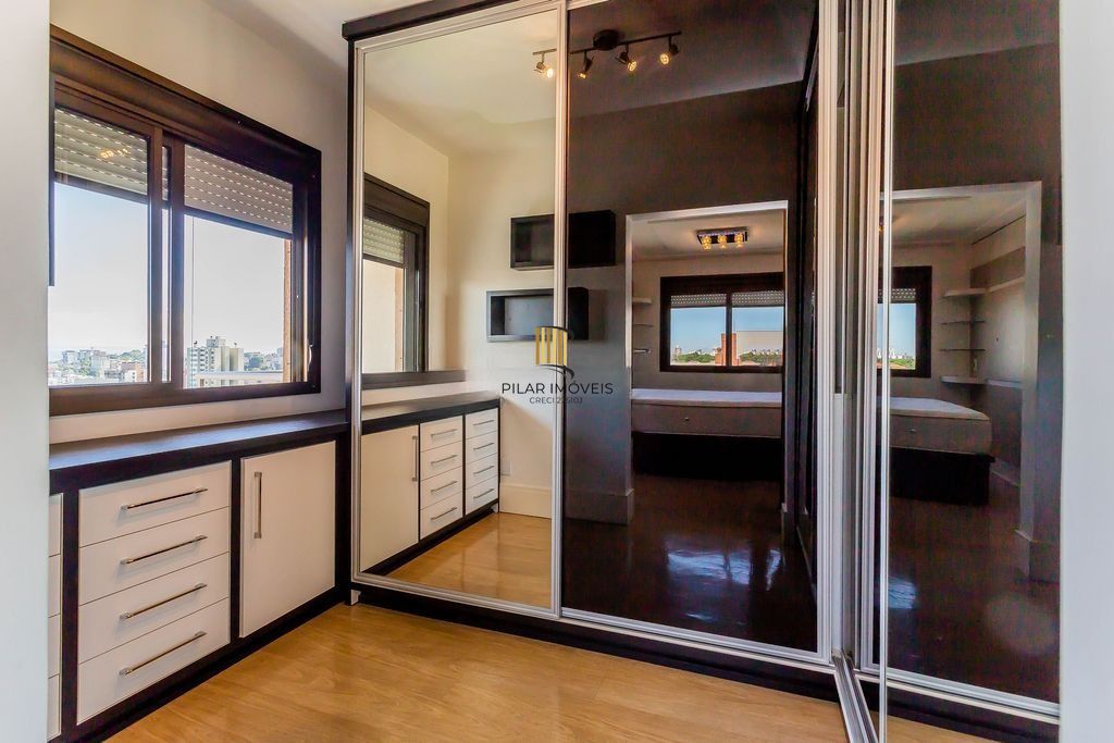 Apartamento mobiliado com lareira, suíte e sacada com vista definida
