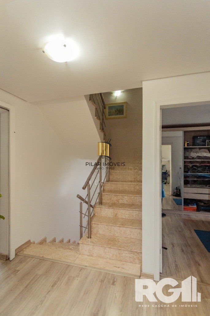 Casa de Condomínio 5 dormitórios no bairro Sarandi