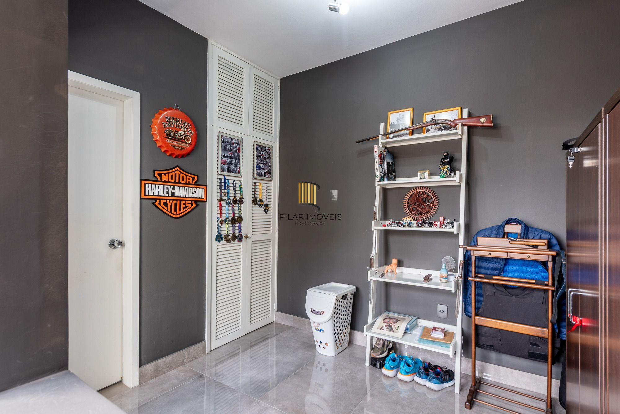 Apartamento com 295m² e 3 dormitórios, 1 suíte, 2 vagas individuais, no bairro Independência