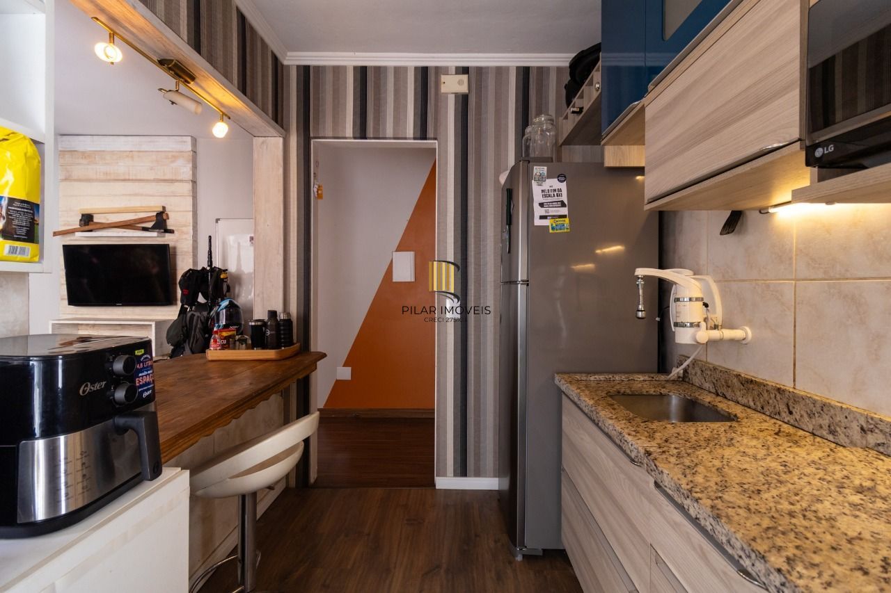 Apartamento de 2 dormitórios, transformado em 1, totalmente reformado.