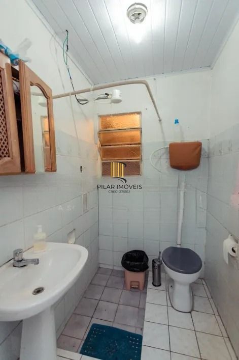 Casa térrea  com 200m² privativos, 3 quartos, Rua Sylvio Sanson - Sarandi