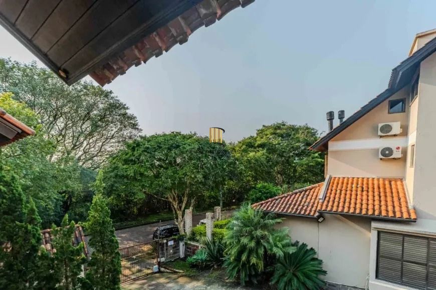 Casa em condomínio com 3 dormitórios, suíte, sótão e lazer completo – 106m²