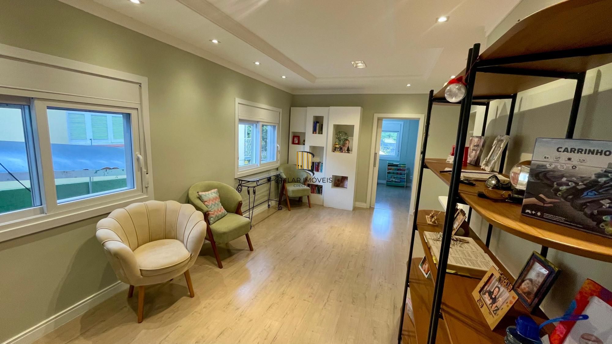 Casa térrea 100% mobiliada com 3 dormitórios, suíte, piscina e 3 vagas.