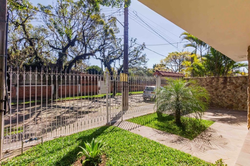 Casa 3 dormitórios, 2 suítes, piscina