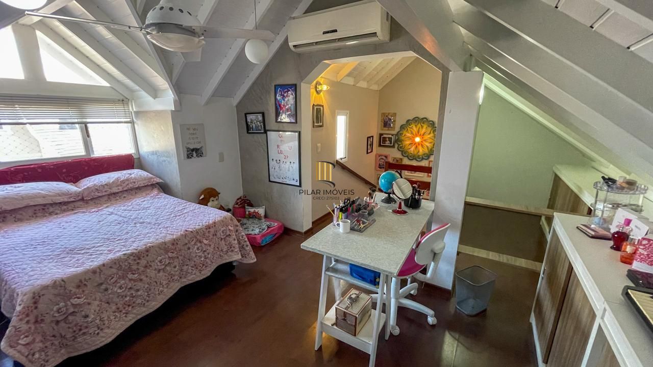 Casa em Condomínio 4 Dormitórios com Suíte no Lindoia - Porto Alegre