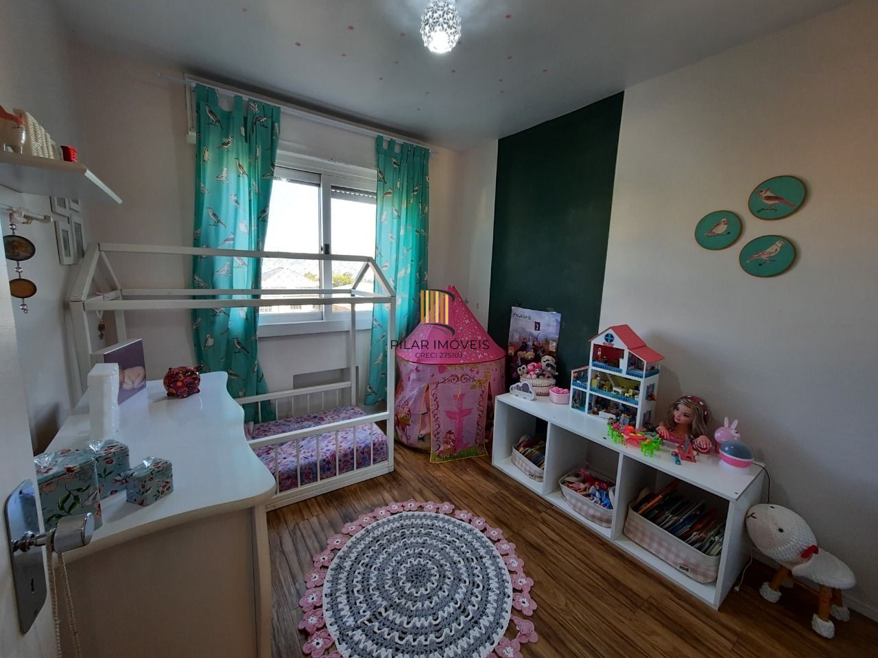 Cobertura com 3 dormitórios, suíte, piscina e churrasqueira.