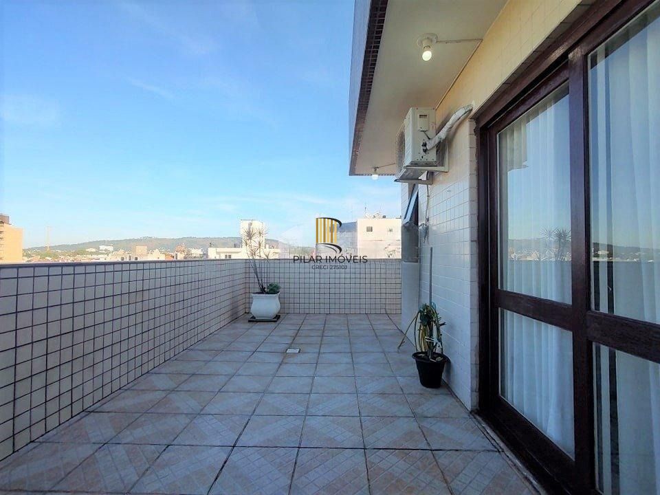 Cobertura com elevador, 3 dormitórios, suíte e 3 vagas.