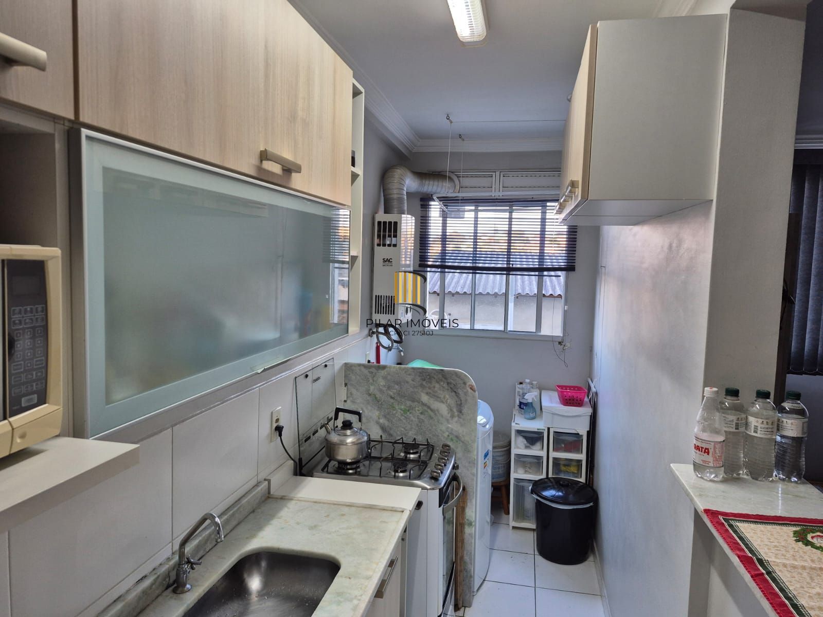 Apartamento mobiliado com 2 dormitórios e vaga de garagem