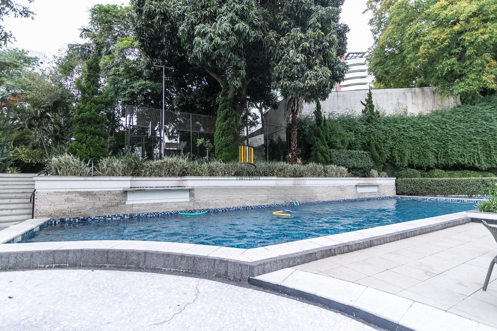 Com 169m² privativos, 03 suítes, 2 vagas na Rua Marques o Pombal- Moinhos de Vento