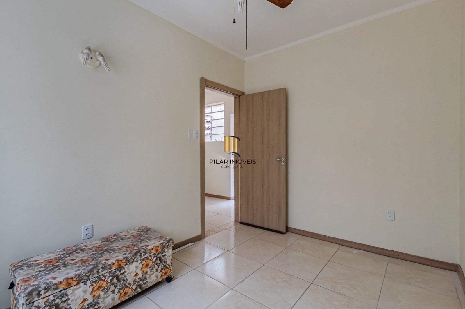 Térreo com pátio Semimobiliado, 2 Dormitórios, Próximo ao Praia de Belas