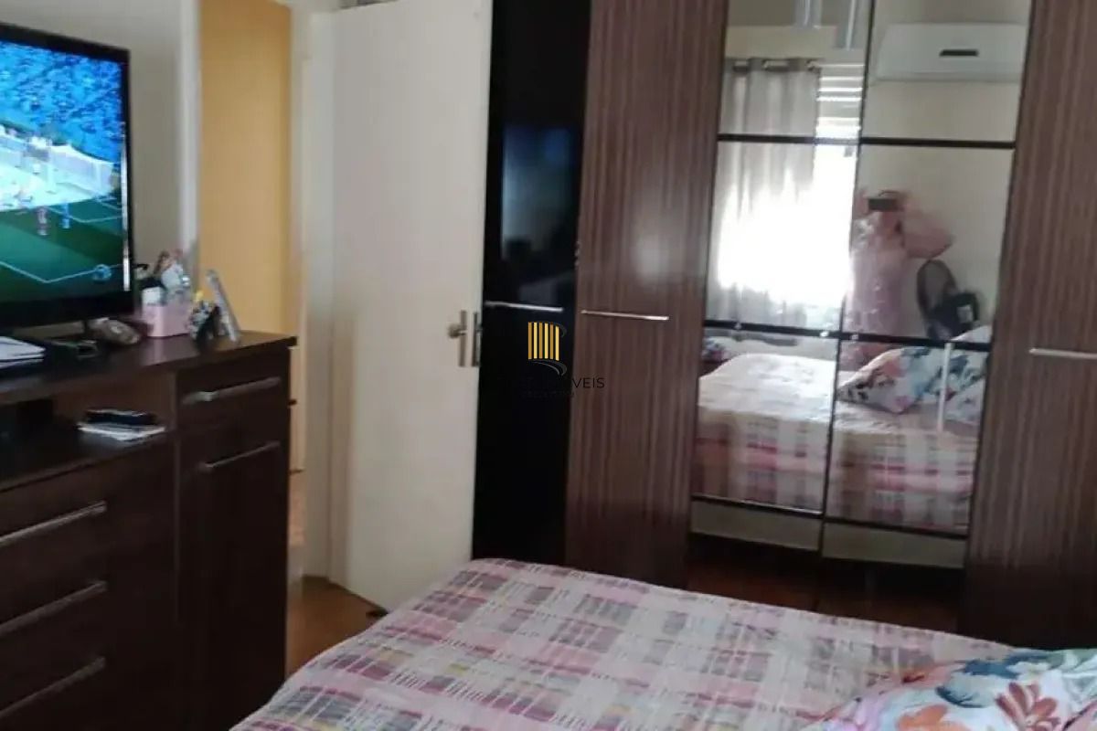 Apartamento com 2 dormitórios semimobiliado.