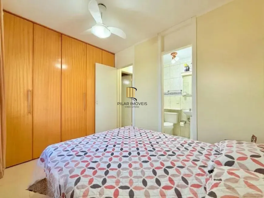 Apartamento com 3 dormitórios, sacada e churrasqueira.