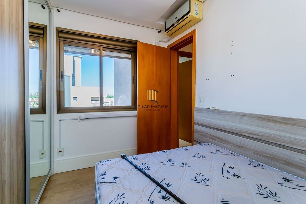 Apartamento mobiliado com lareira, suíte e sacada com vista definida