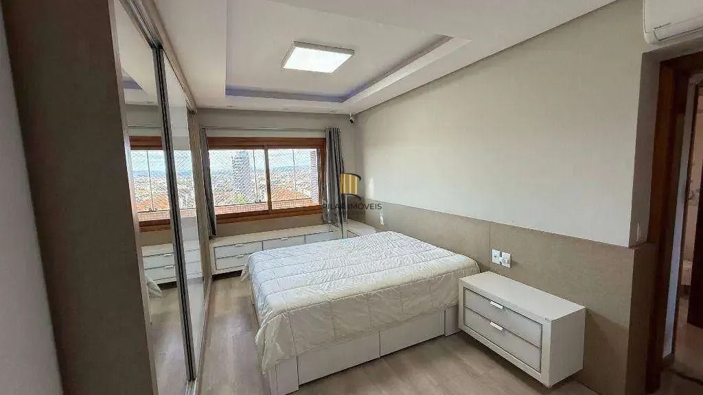 Cobertura com 4 dormitórios, 2 suítes, lavabo e 3 vagas de garagem.