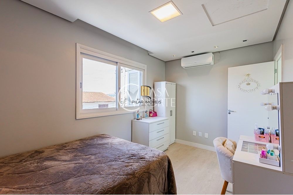 Casa Alto Padrão Reformada com Suíte, Closet e Espaço Gourmet