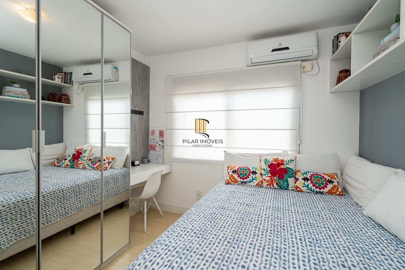 Apartamento de 3 dormitórios com 1 suíte, semimobiliado.