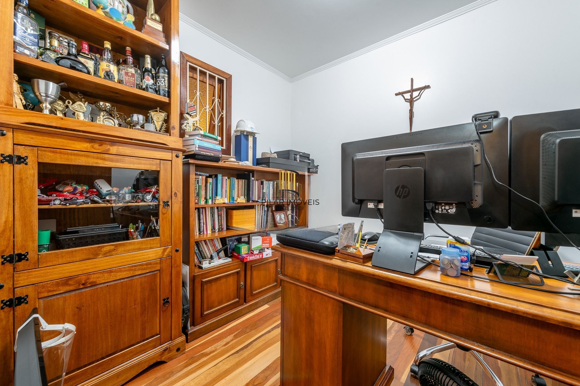 Casa com 5 Dormitórios, Suíte Master e Piscina no Jardim Planalto