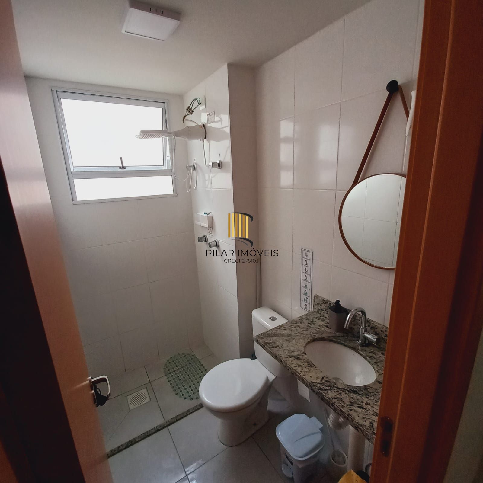 Apartamento 2 Dormitórios, sacada com churrasquieira, 1 vaga  Portaria 24h