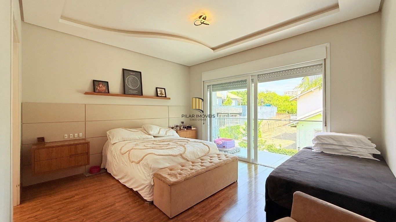 Casa de alto padrão com elevador e piscina acessível em condomínio no Passo das Pedras