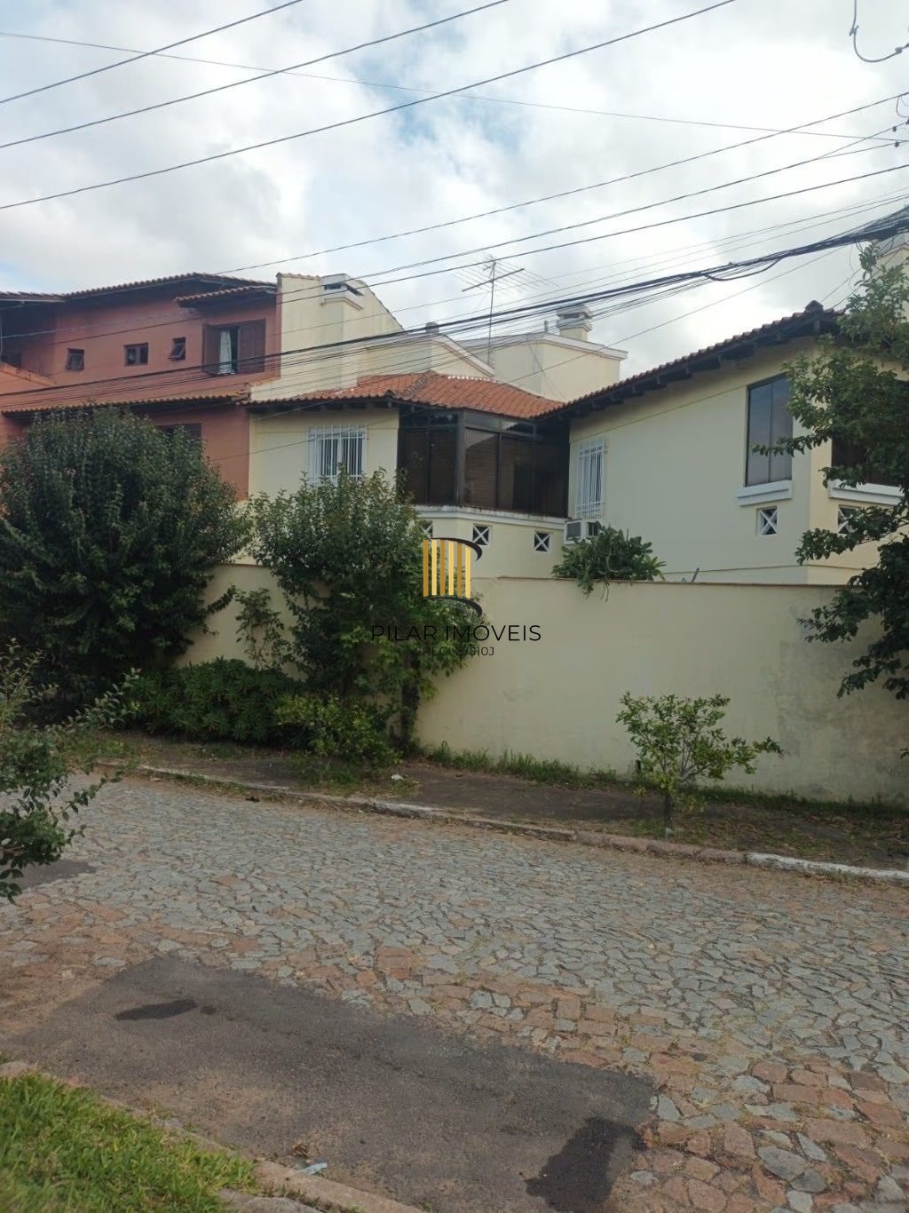 Casa de esquina com 6 dormitórios, 430m², piscina, 4 vagas