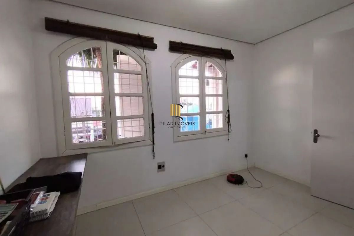 Sobrado com suíte, piscina e espaço gourmet no Jardim Sabará