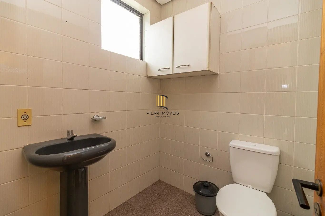 Sala a com 40m² privativos vaga e elevador, na Rua Barão do Gravataí, Menino Deus - Porto Alegre.