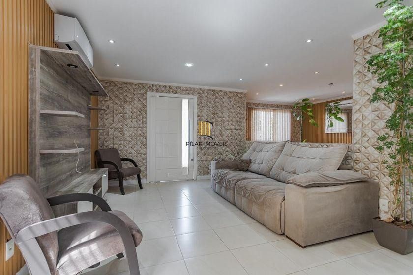 Casa térrea com 3 dormitórios, espaço gourmet e 3 vagas.