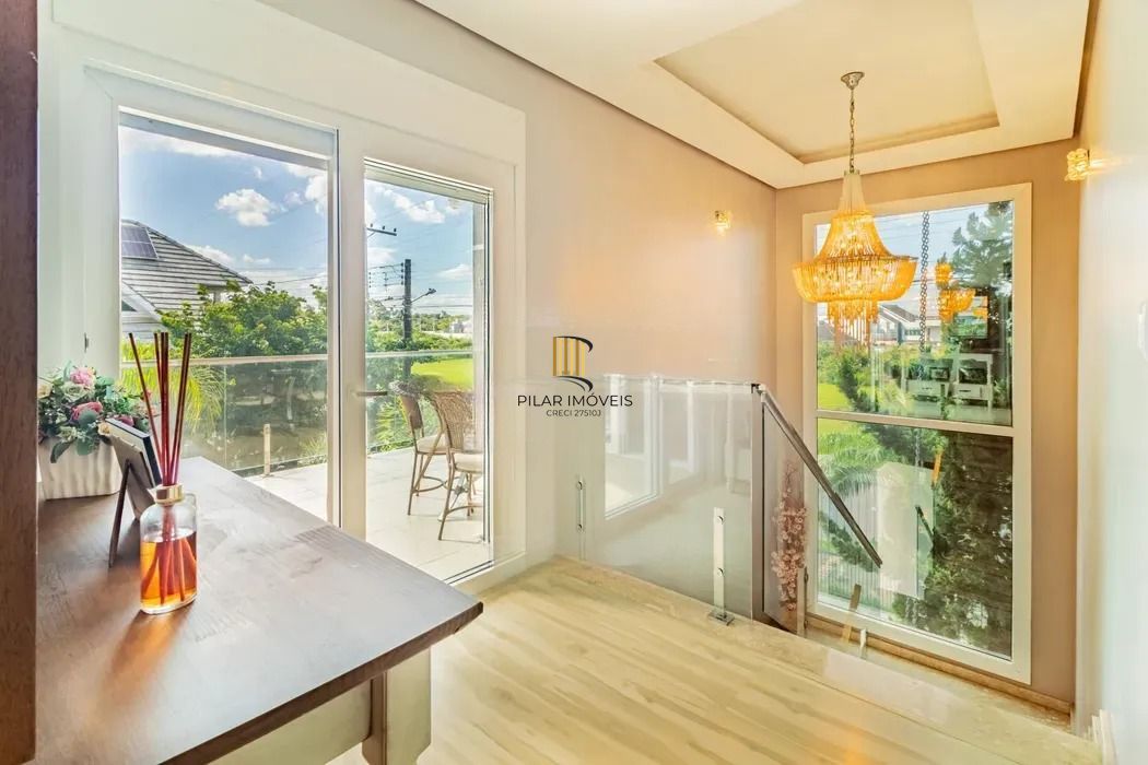 Casa térrea com 3 dormitórios, suíte e 2 vagas.