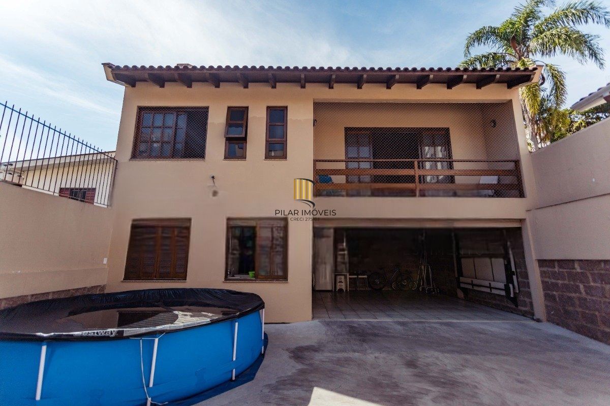 Casa semi-mobiliada com 3 suítes e amplo salão de festas no Cristo Redentor